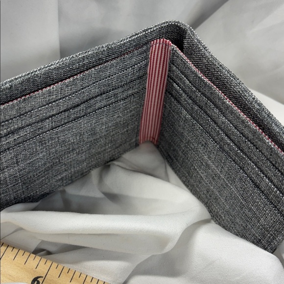 The Herschel Supply Company Gordon Peacoat  Black and Gray  white card Holder - Picture 7 of 9